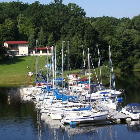 ホテル Yacht Club Barrandov Kožlí u Orlíka エクステリア 写真