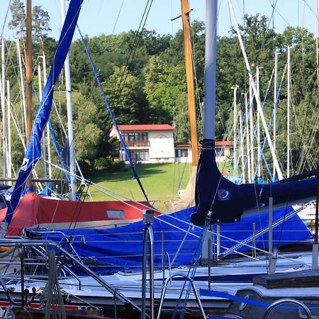 ホテル Yacht Club Barrandov Kožlí u Orlíka エクステリア 写真