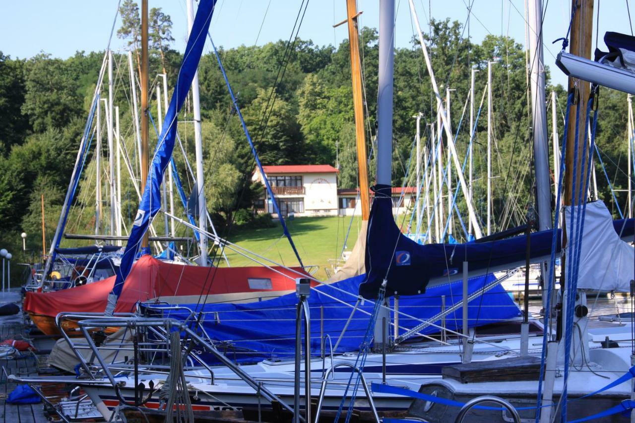 ホテル Yacht Club Barrandov Kožlí u Orlíka エクステリア 写真