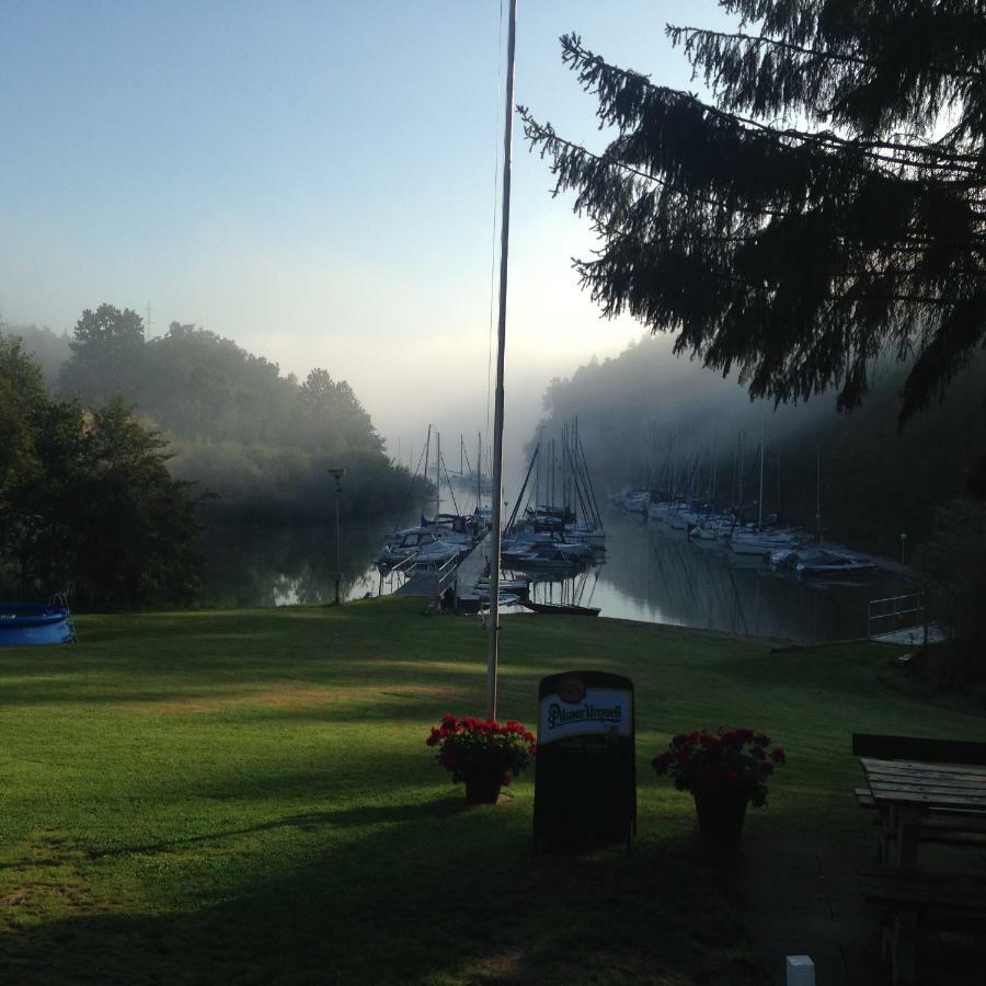 ホテル Yacht Club Barrandov Kožlí u Orlíka エクステリア 写真